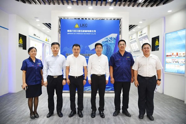為高質量發展賦能！青島高新區李天傳主任至力克川液壓調研.jpg